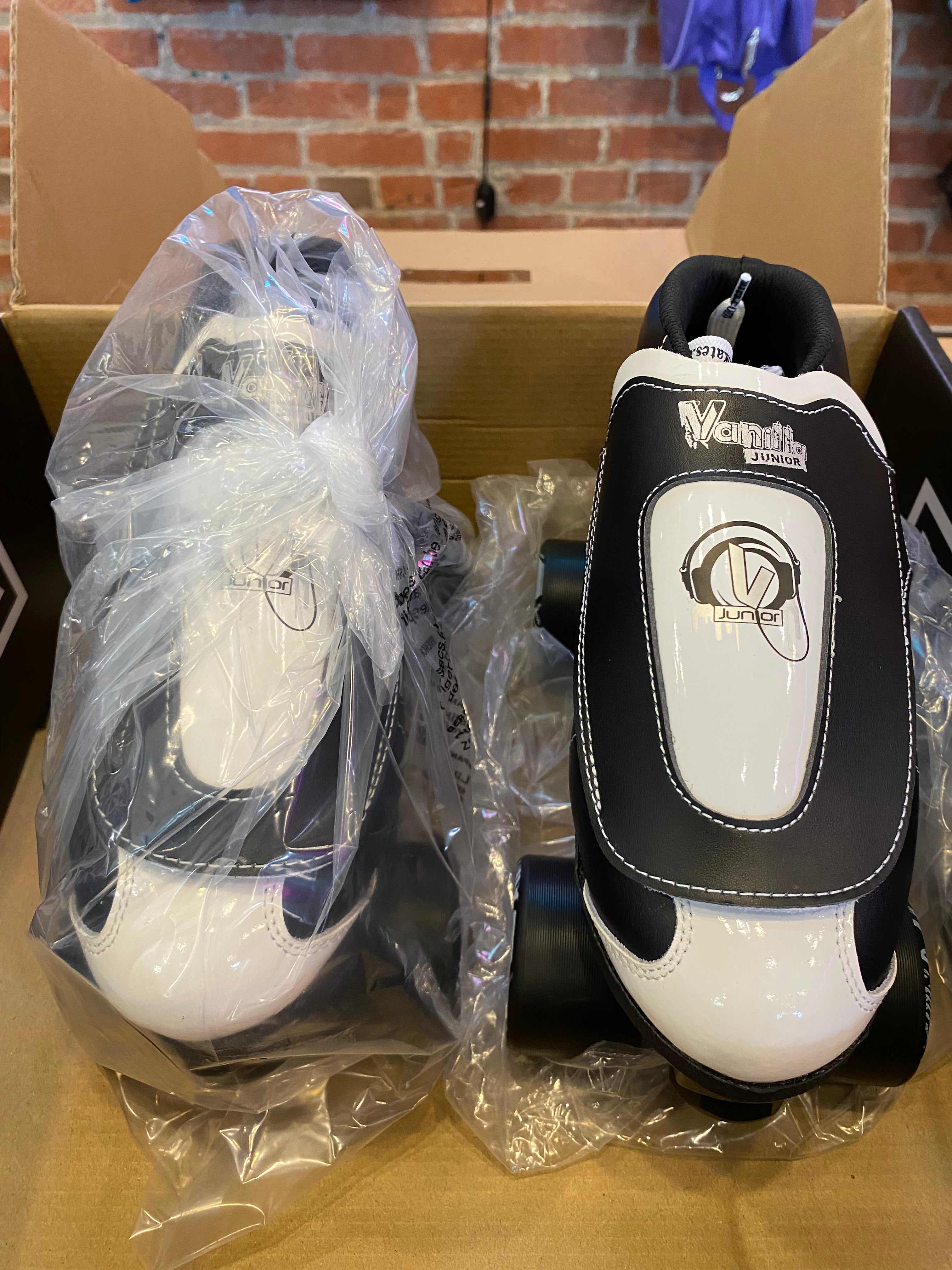 *OPEN BOX* VNLA Tuxedo sz 6