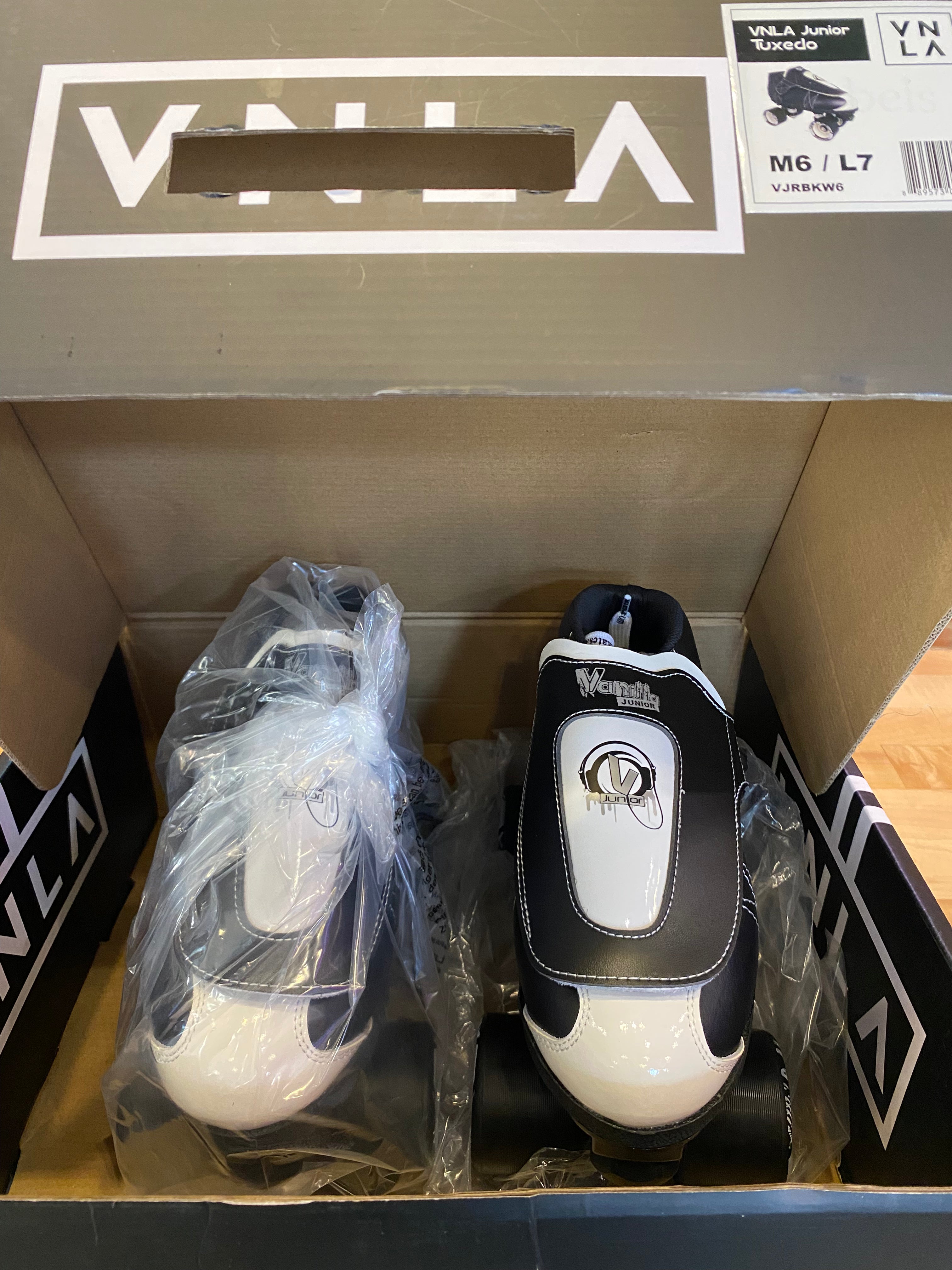 *OPEN BOX* VNLA Tuxedo sz 6